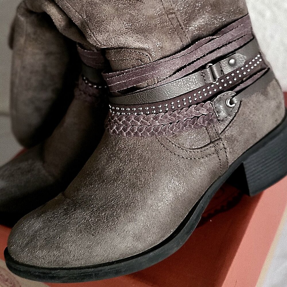 SO Kneehigh Boot with Multi-Embellished Straps